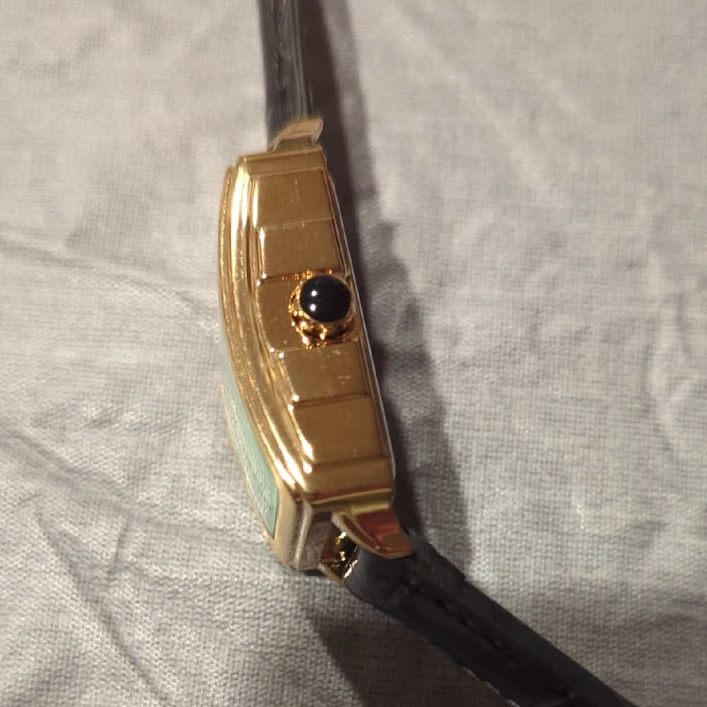 Disney Watch with Minnie Mouse and 5 Interchangeable Bands - Picture 7 of 9